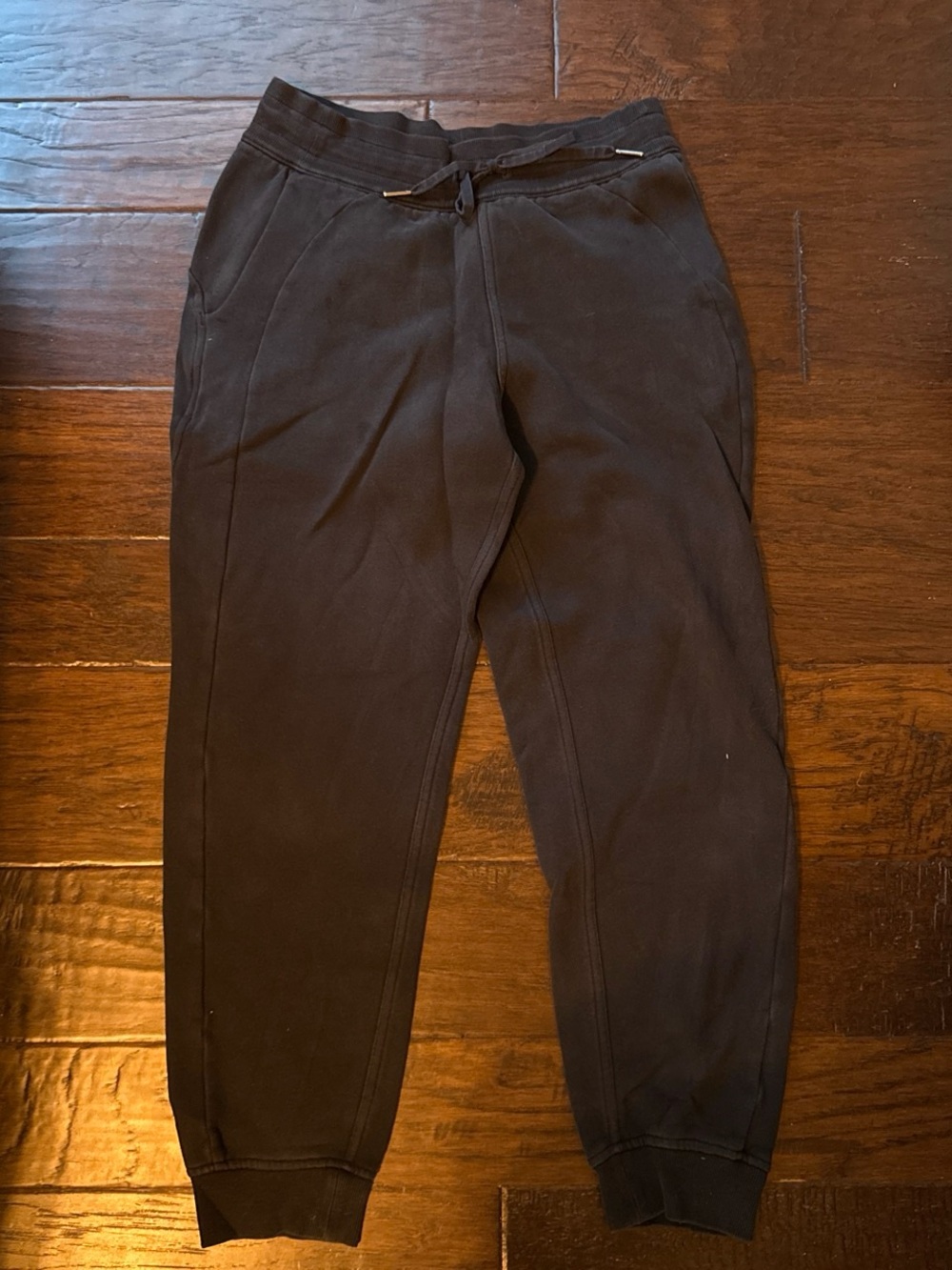 Black Luluemon scuba joggers
Slight discoloration - Picture 1 of 4